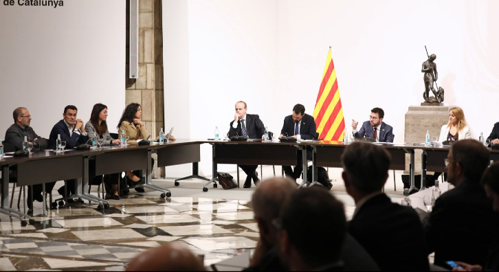 The Sant Jordi room during the meeting.