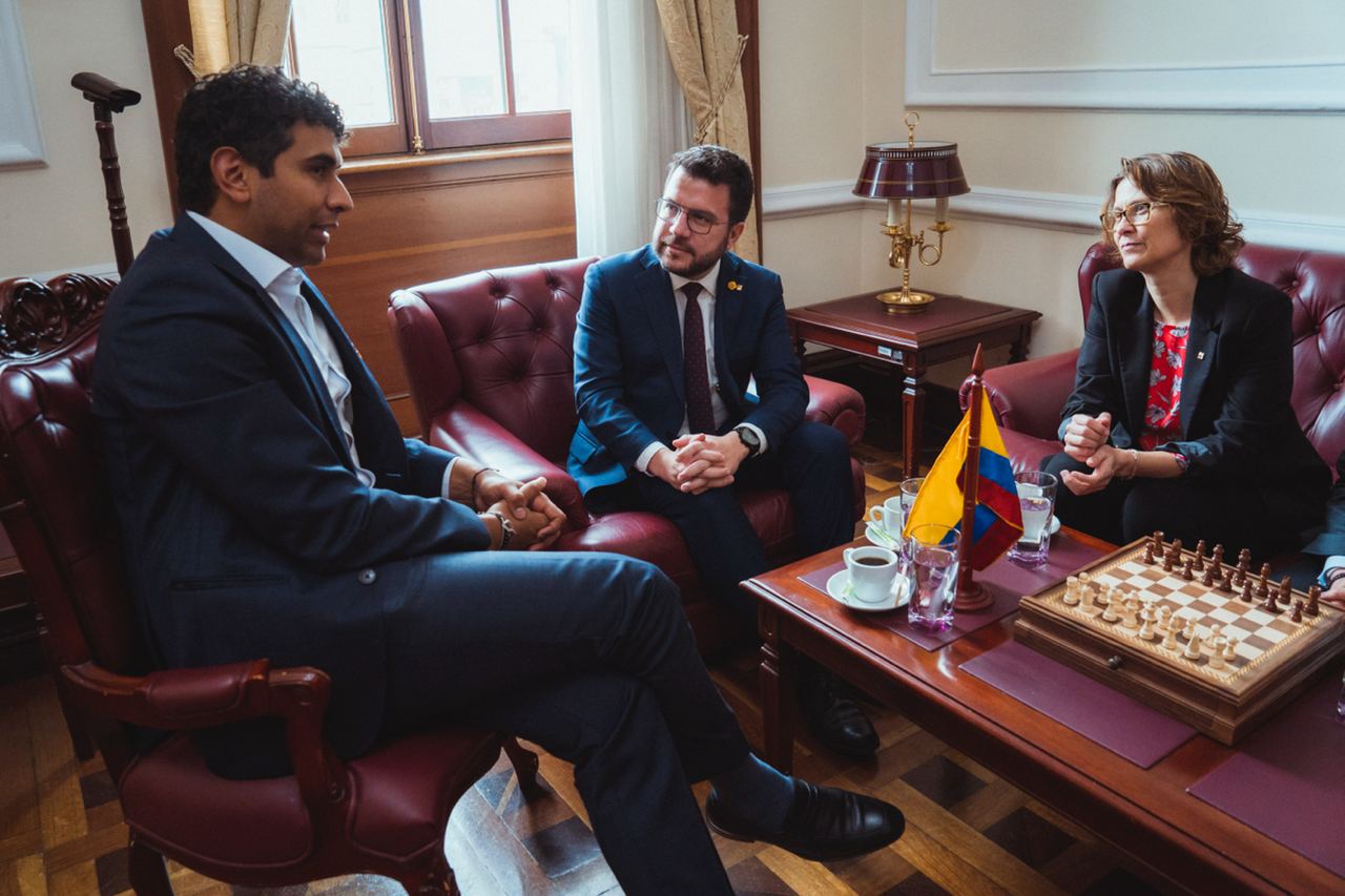 The President and Minister Serret meet with the president of the Chamber of Representatives of the Republic of Colombia on the second day of their trip to Latin America
